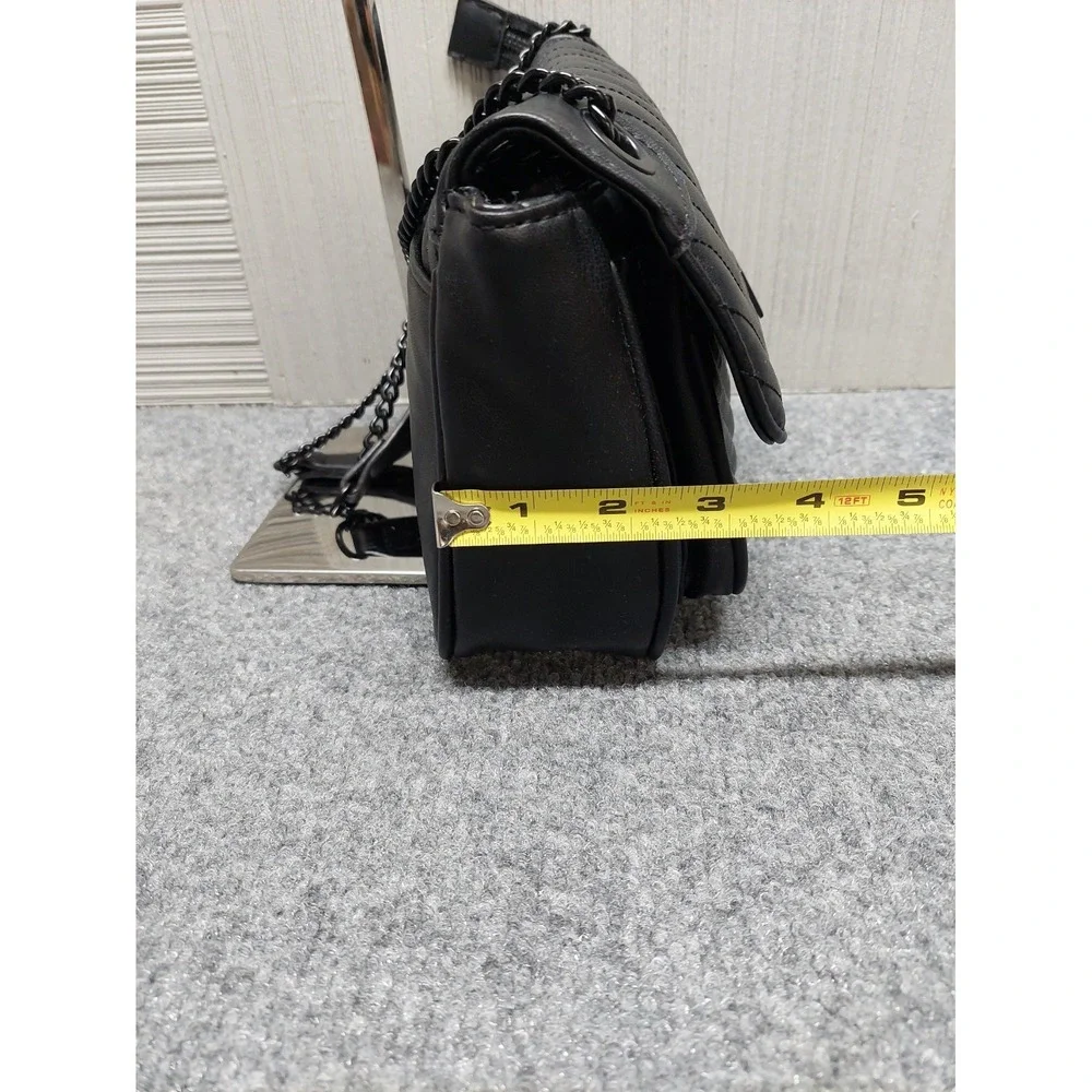 Badgley Mischka Women Shoulder Bag Black Faux Leather Logo Closure Chain Straps